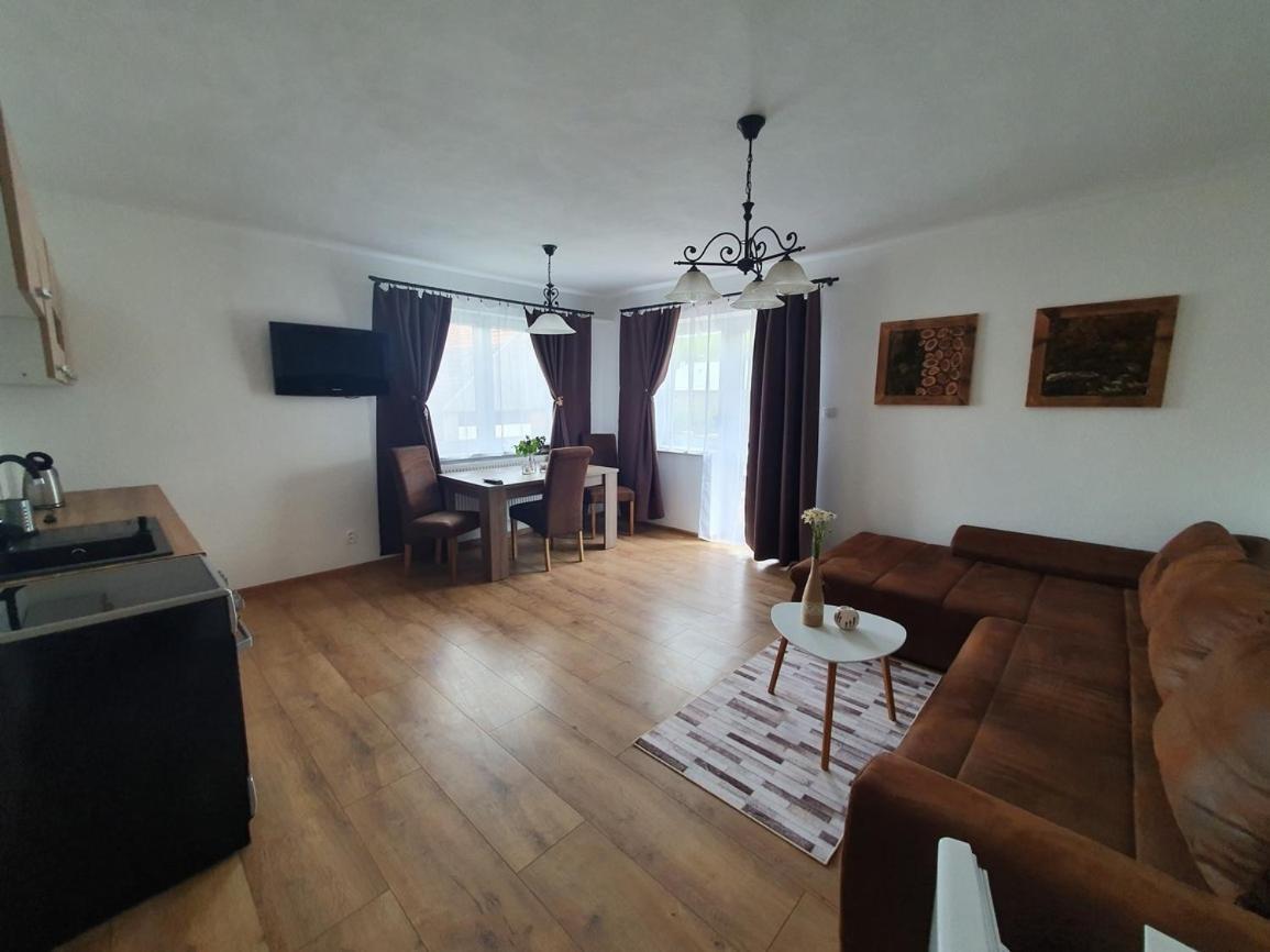 Apartmanovy Dom Adas Prosiek ภายนอก รูปภาพ